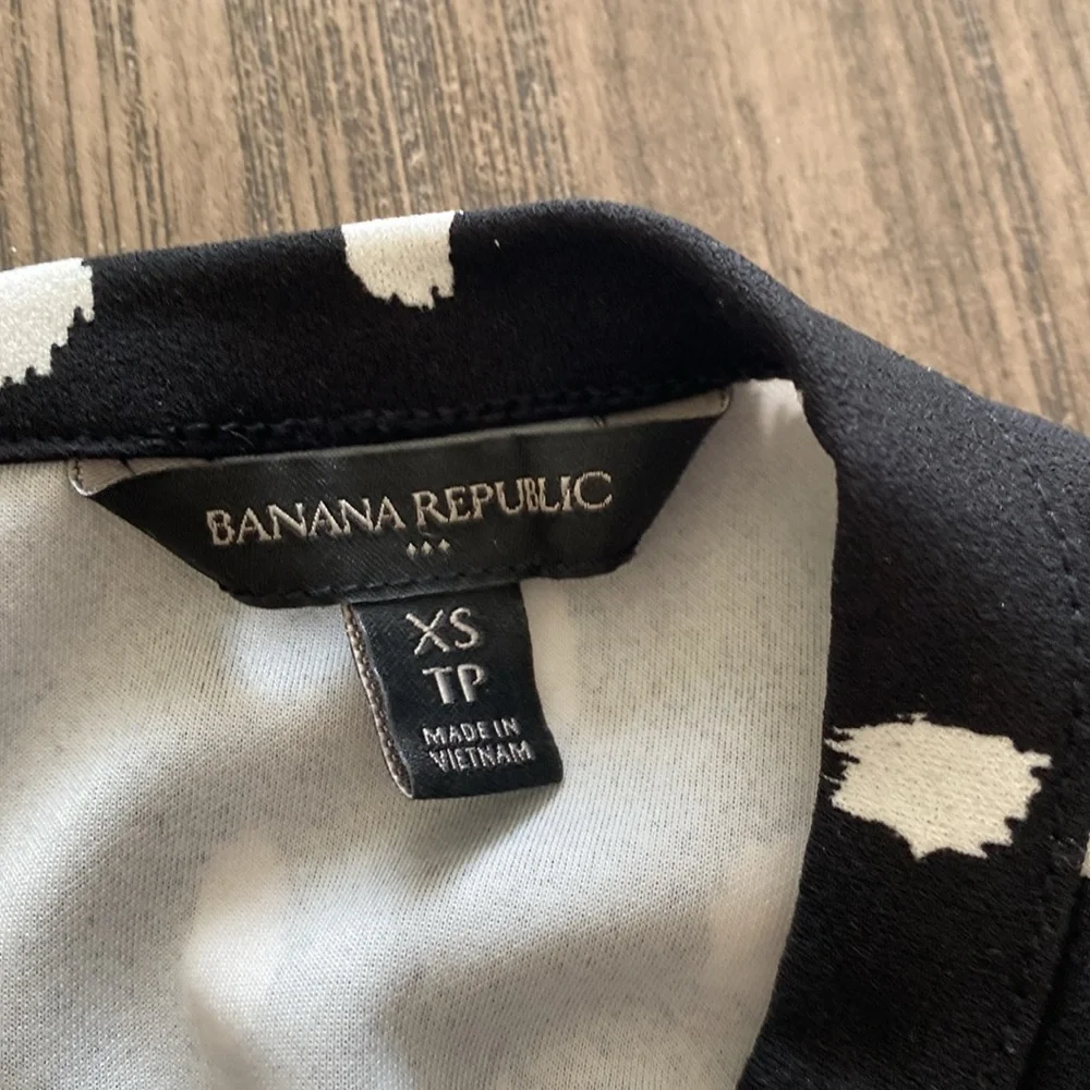 Banana Republic Black and White Polka Dot Sleeveless Top, Size XS - Picture 6 of 8
